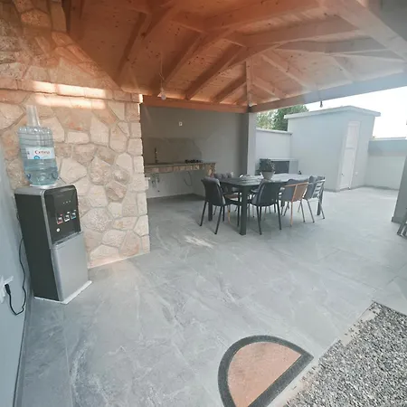 Rogic Διαμέρισμα *